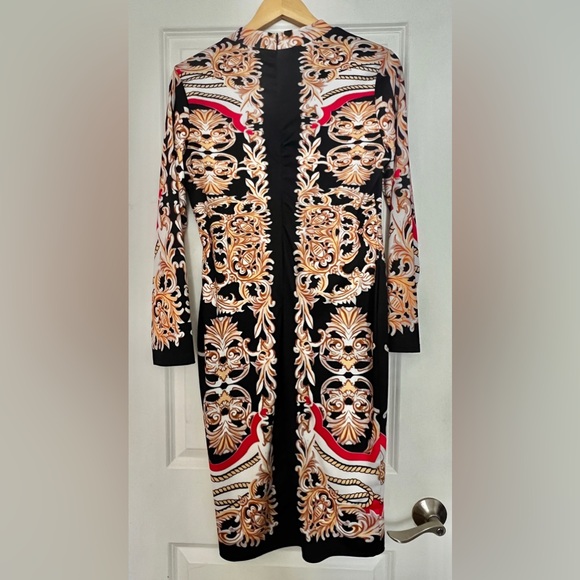 Versace-Inspo Midi Dress. Quarter-length sleeves. Size M. Zippers up the back. - Picture 4 of 5